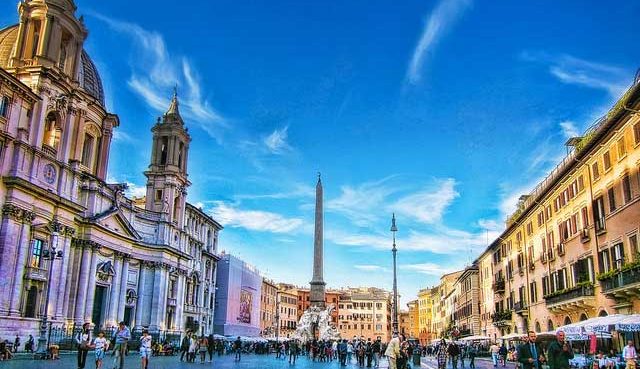 Tourist flocks in Rome City during off season